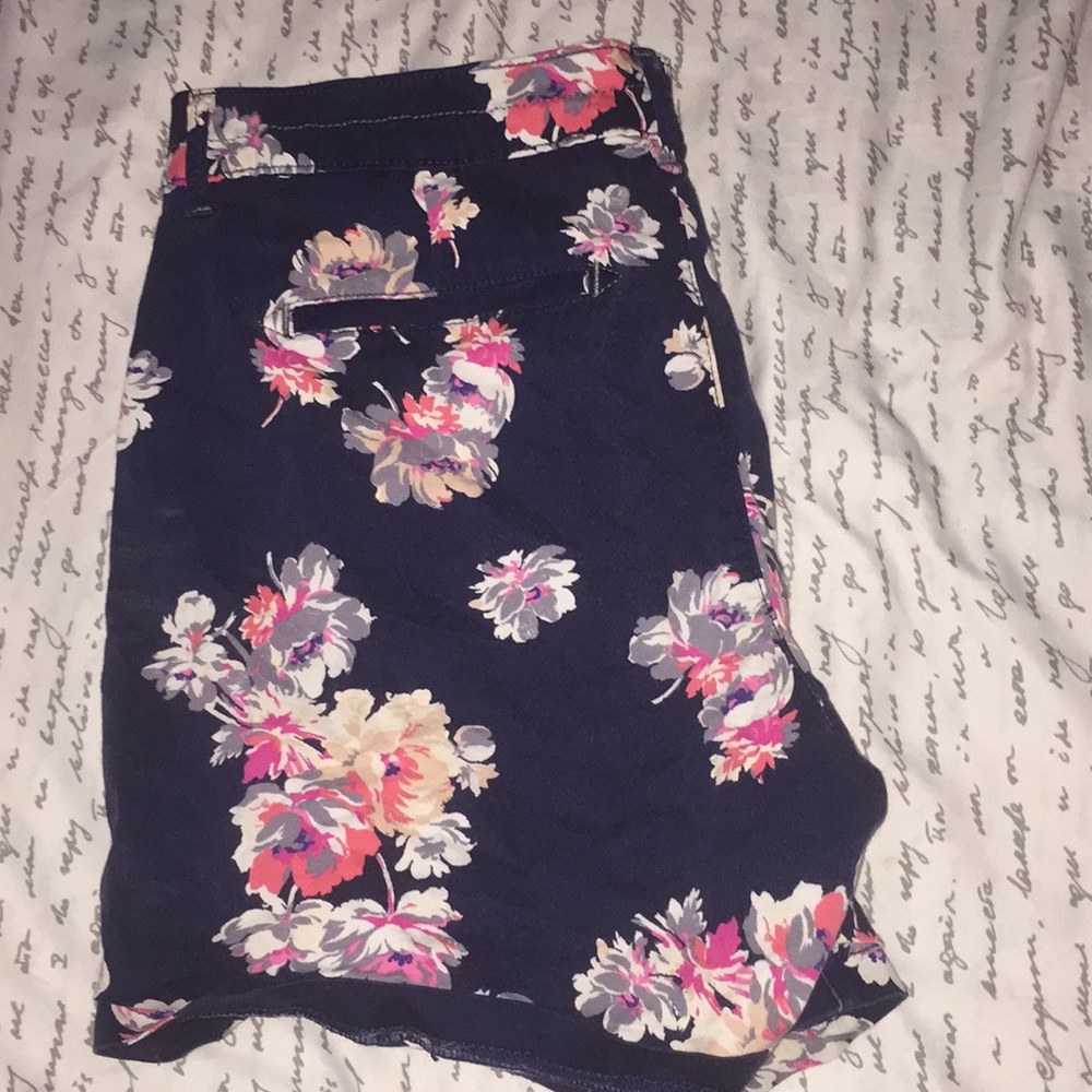 Floral shorts - Picture 2 of 2